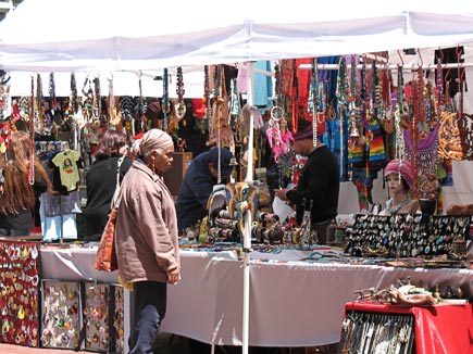 un plaza crafts fair